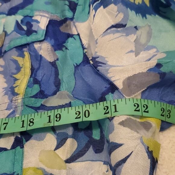 Ruby Rd favorites blue multicolor button crop top - Picture 11 of 12